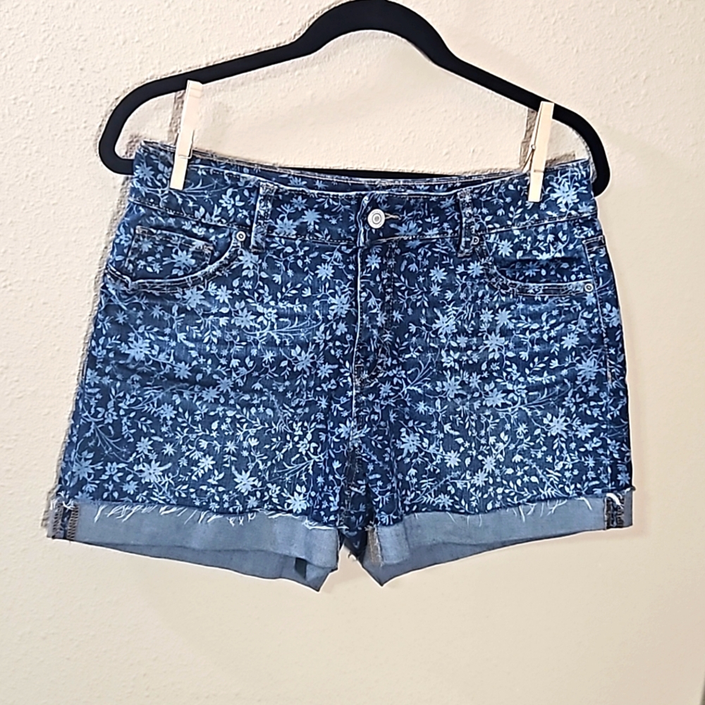 Time and True Women's Mid Rise Floral Denim Shorts Size 10